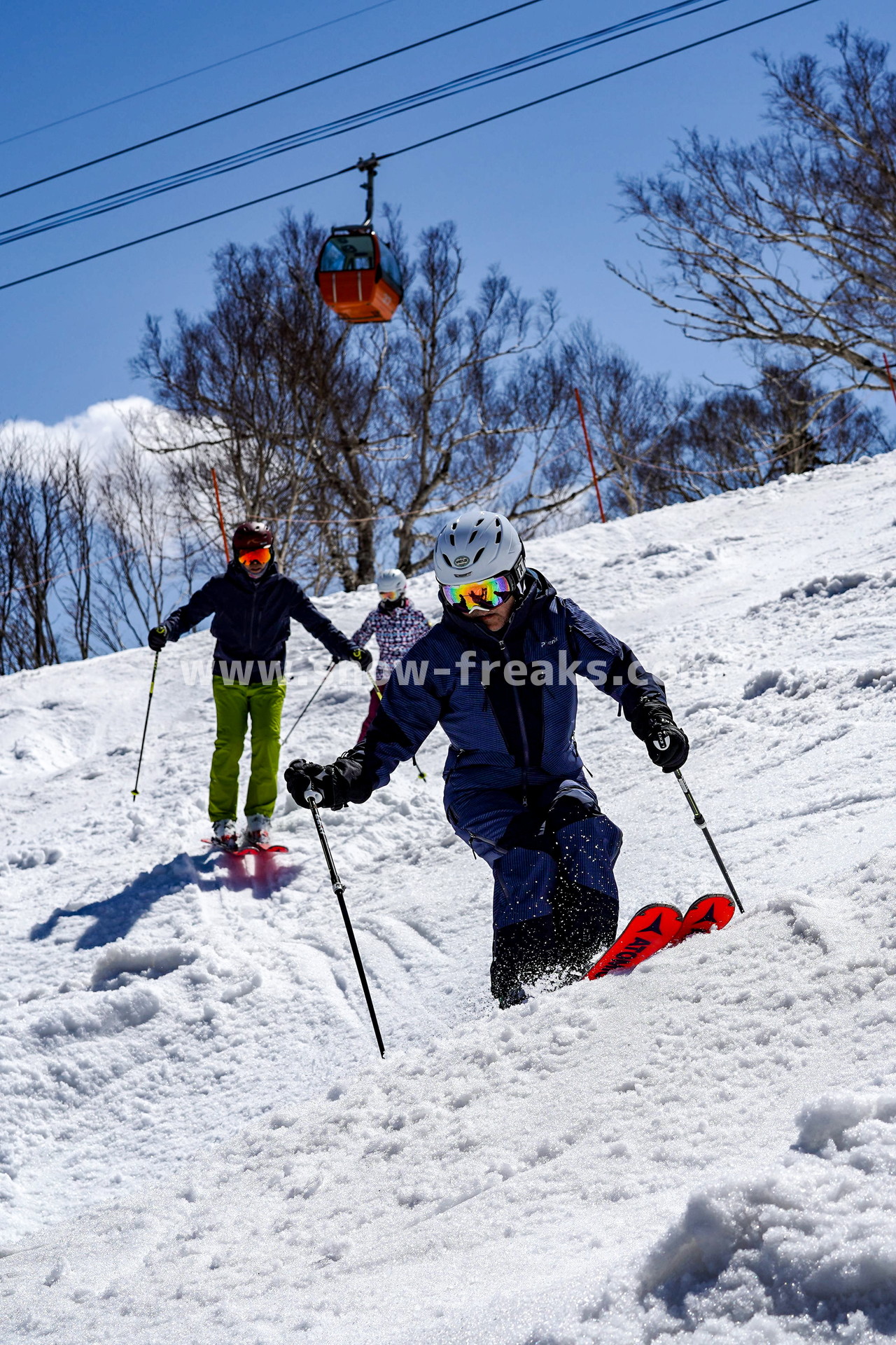 札幌国際スキー場 Mt.石井スポーツ ISHII SKI ACADEMY 校長・斉藤人之さんによる『斉藤塾』開講。本日のテーマは、「春雪！コブからスキーのたわみを楽しむ！！」(^^)v